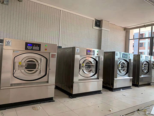 学校洗衣房设备公用洗衣机干净吗？
